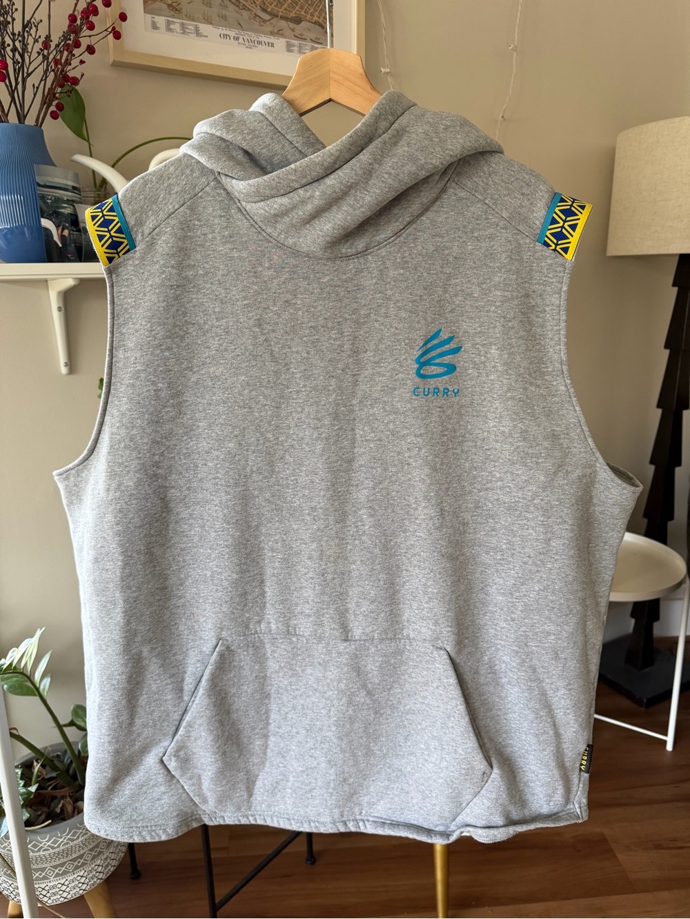 Under Armour & Curry Sleeveless Gray Training Hoodie - Picture 2 of 6